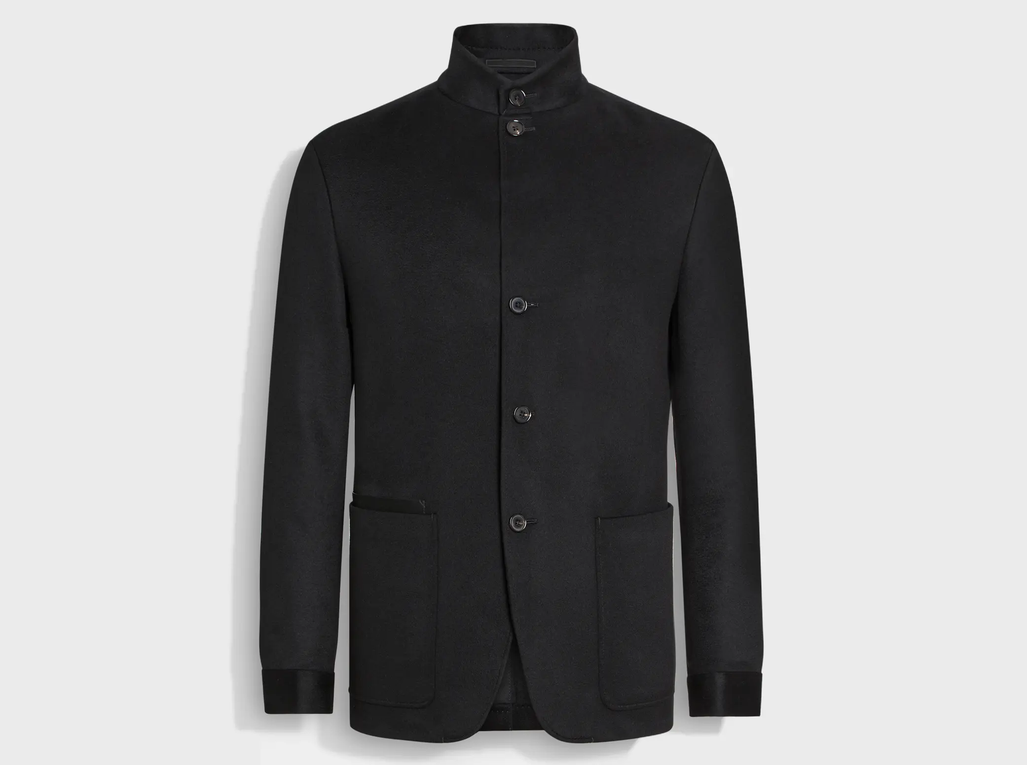 ZEGNA(杰尼亚)黑色 Il Conte 男士夹克,采用四扣高领设计,配有两个大前口袋。